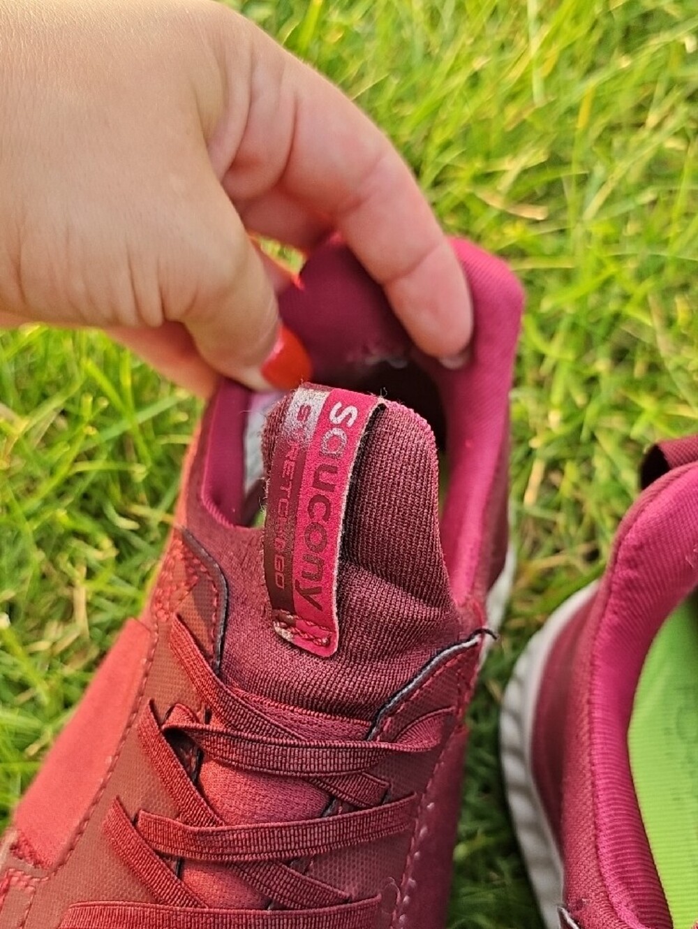 Saucony Burgundy Mesh Slip-On Runner Women's Size 8.5 - Picture 6 of 9